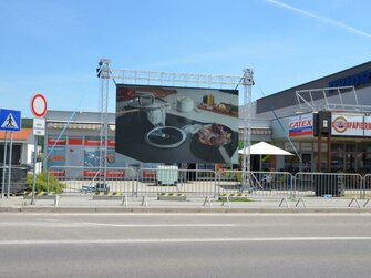 dodánie led obrazoviek,stage,pódium a ozvučenie trate.