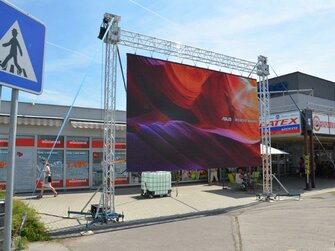 dodánie led obrazoviek,stage,pódium a ozvučenie trate.