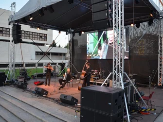 Prenájom led obrazovky v Nitre a video služby pre live stream. Prenájom led obrazovky v Nitre a video služby pre live stream.