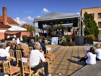 Vinobranie Topoľčianky,pódium prenájom,stage prestrešenie pódia,ozvučenie line array, L-Acoustics SB28,LA12X,ARCS WIDE,FOCUS