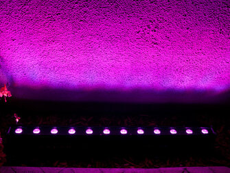COLORband Q4 IP - weatherproof, outdoor-rated LED strip light.Dekoračné vonkajšie osvetlenie na event.