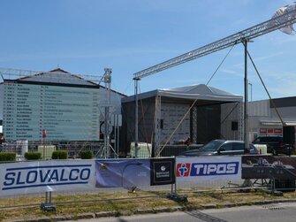 dodánie led obrazoviek,stage,pódium a ozvučenie trate.