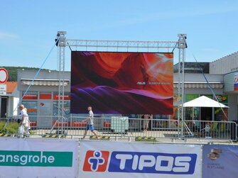 dodánie led obrazoviek,stage,pódium a ozvučenie trate.