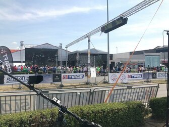 dodánie led obrazoviek,stage,pódium a ozvučenie trate.