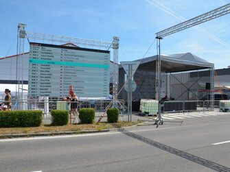 dodánie led obrazoviek,stage,pódium a ozvučenie trate.