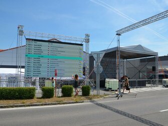 dodánie led obrazoviek,stage,pódium a ozvučenie trate.