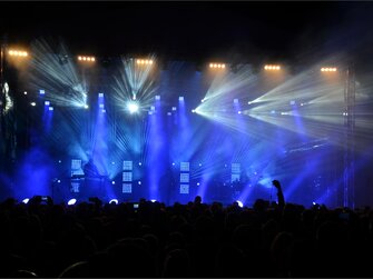 Koncertné konštrukcie s.r.o. - Profesionálne zabezpečenie stavby koncertných konštrukcií, pódií a osvetlenie akcií, živých koncertov a festivalov.