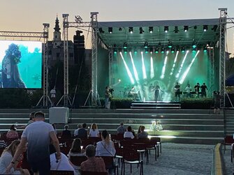 Koncertné konštrukcie s.r.o. - Profesionálne zabezpečenie stavby koncertných konštrukcií, pódií a osvetlenie akcií, živých koncertov a festivalov.