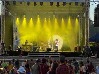 Koncertné konštrukcie s.r.o. - Profesionálne zabezpečenie stavby koncertných konštrukcií, pódií a osvetlenie akcií, živých koncertov a festivalov.