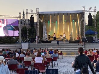 Koncertné konštrukcie s.r.o. - Profesionálne zabezpečenie stavby koncertných konštrukcií, pódií a osvetlenie akcií, živých koncertov a festivalov.