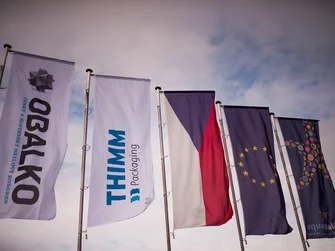 konferencií, sympózií a iných akcií vrátane tlmočníckej techniky