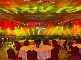 L-Acoustics je francúzsky výrobca reproduktorov , zosilňovačov , marketingových materiálov a zariadení na spracovanie signálu L-Acoustics je francúzsky výrobca reproduktorov , zosilňovačov , marketingových materiálov a zariadení na spracovanie signálu