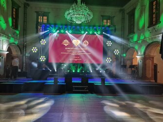 L-Acoustics je francúzsky výrobca reproduktorov , zosilňovačov , marketingových materiálov a zariadení na spracovanie signálu
