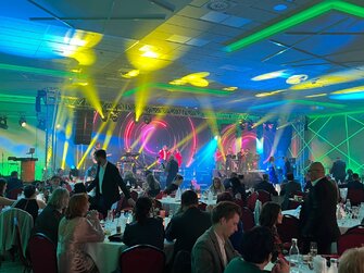 L-Acoustics je francúzsky výrobca reproduktorov , zosilňovačov , marketingových materiálov a zariadení na spracovanie signálu
