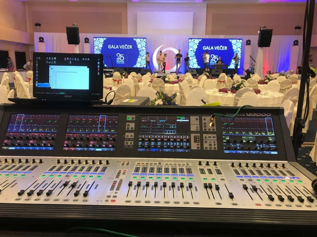 Mixážny pult Soundcraft VI 3000