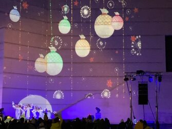 Ozvučenie Peter Bič Project je sedemčlenná hudobná skupina pocRealizácia a prenájom veĺkoplošná projekcia a led obrazovka na divadle v Nitre.hádzajúca z Košíc a Maduar.