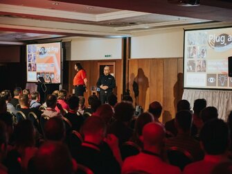Parillasound - providing sound, light, conference systems Konferenčná technika a svetelná technika na HackerFest Slovakia
