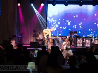 Prenajímame značkové pódia. Na módnu show, koncert, konferenciu alebo párty.