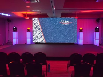 Prenajímame značkové pódia. Na módnu show, koncert, konferenciu alebo párty.