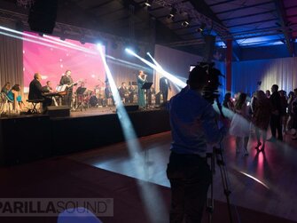 Prenajímame značkové pódia. Na módnu show, koncert, konferenciu alebo párty.