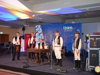 Prenajímame značkové pódia. Na módnu show, koncert, konferenciu alebo párty.