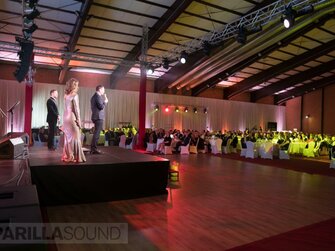 Prenajímame značkové pódia. Na módnu show, koncert, konferenciu alebo párty.