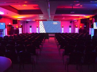 Prenajímame značkové pódia. Na módnu show, koncert, konferenciu alebo párty.