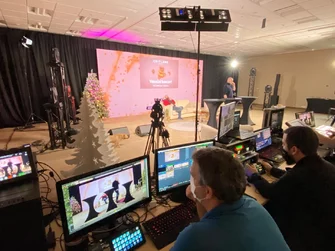Prenájom študia na on line,Vianočný Oriflame Praha-Bratislava Live stream