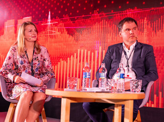 Pronájem LED obrazovky — Projektory, TV, ozvučení, tlumočnické systémy, pódia, řečnické pulty - vše skladem.