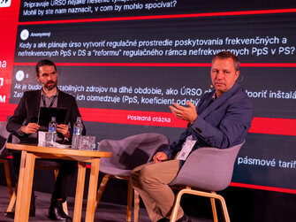 Pronájem LED obrazovky — Projektory, TV, ozvučení, tlumočnické systémy, pódia, řečnické pulty - vše skladem.
