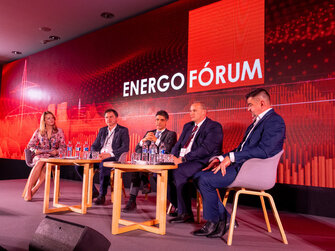 Pronájem LED obrazovky — Projektory, TV, ozvučení, tlumočnické systémy, pódia, řečnické pulty - vše skladem.