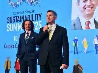 Pronájem velkoplošných LED obrazovek pro běžné, ale i velké konference různých velikostí a kreativních řešení. PRAHA CZ