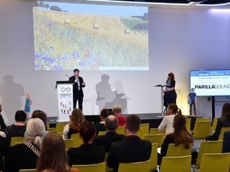 Pronájem velkoplošných LED obrazovek pro běžné, ale i velké konference různých velikostí a kreativních řešení. PRAHA CZ