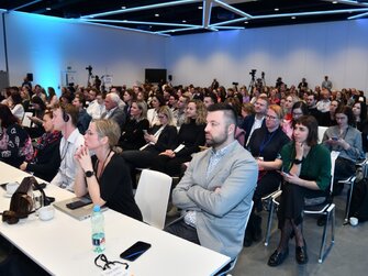 Pronájem velkoplošných LED obrazovek pro běžné, ale i velké konference různých velikostí a kreativních řešení. PRAHA CZ