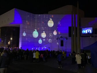 Realizácia a prenájom veĺkoplošná projekcia a led obrazovka na divadle v Nitre.