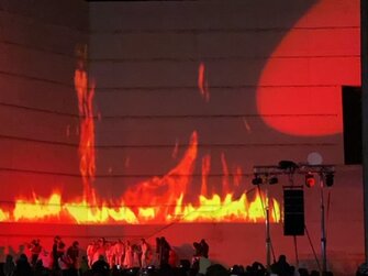 Realizácia a prenájom veĺkoplošná projekcia a led obrazovka na divadle v Nitre.