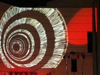 Realizácia a prenájom veĺkoplošná projekcia a led obrazovka na divadle v Nitre.