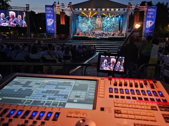 Slávnosti Nitra, milá Nitra 2025,prenájom stage,prenájom pódium,ozvučenie Nitra, led obrazovky Nitra,prenájom video techniky v Nitre,pódium v Nitre.