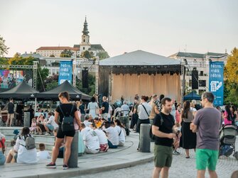 Slávnosti Nitra, milá Nitra 2025,prenájom stage,prenájom pódium,ozvučenie Nitra, led obrazovky Nitra,prenájom video techniky v Nitre,pódium v Nitre.