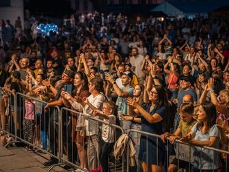 Slávnosti Nitra, milá Nitra 2025,prenájom stage,prenájom pódium,ozvučenie Nitra, led obrazovky Nitra,prenájom video techniky v Nitre,pódium v Nitre.