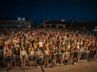 Slávnosti Nitra, milá Nitra 2025,prenájom stage,prenájom pódium,ozvučenie Nitra, led obrazovky Nitra,prenájom video techniky v Nitre,pódium v Nitre.